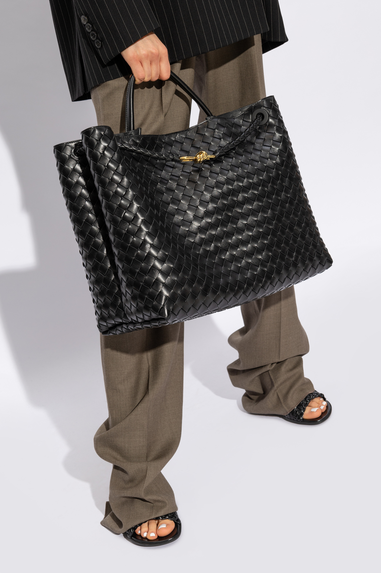 トートバッグ Bottega Veneta LARGE ANDIAMO ブラックラージ アンディアーモ| Bottega Veneta® 日本